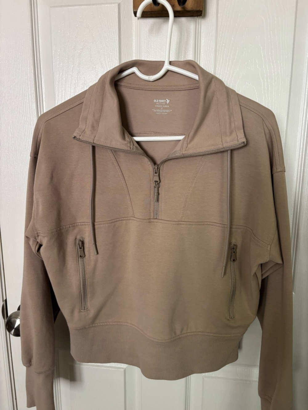 Old Navy Woman’s Dynamic Fleece 3/4 zip Sweatshirt size Small in neutral/tan